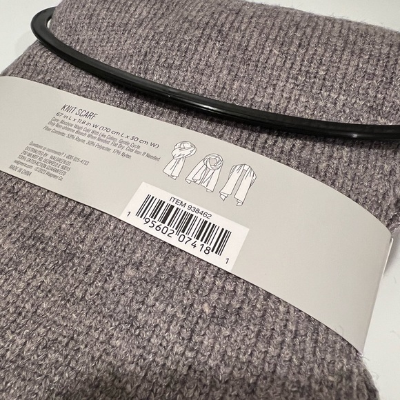 West Loop Knit Scarf - Picture 4 of 4